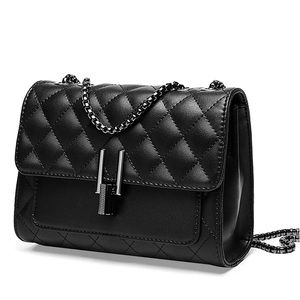 Never worn before Amazon purse. Perfect condition.